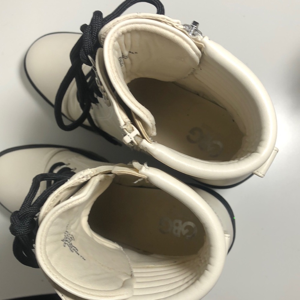 NWOT GBG Los Angeles Women's White and Black Combat Boots With Zipper . Size 9.5 - Picture 5 of 12
